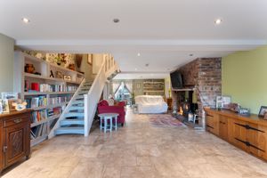 Lounge/Diner- click for photo gallery